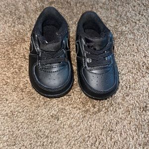 Infant black Nike soft bottom